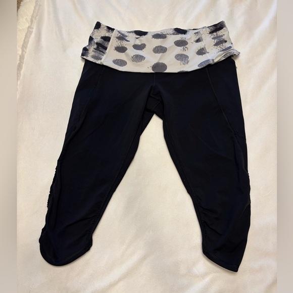 lululemon athletica Black Capris - Picture 4 of 9